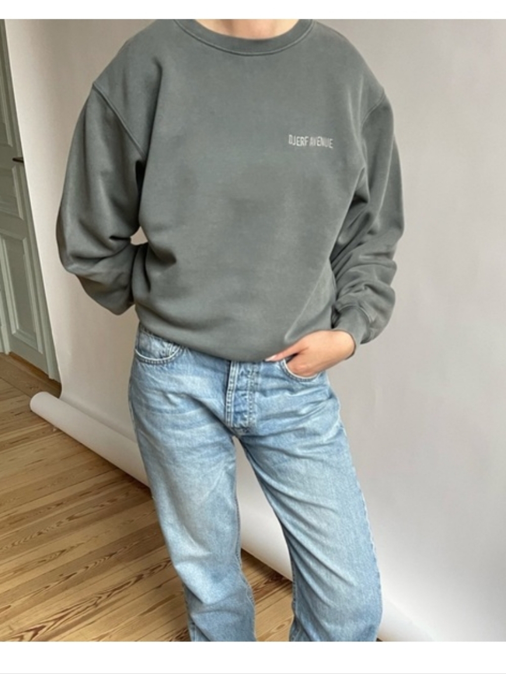 DJERF AVENUE STAPLE SWEATSHIRT WASHED GREY